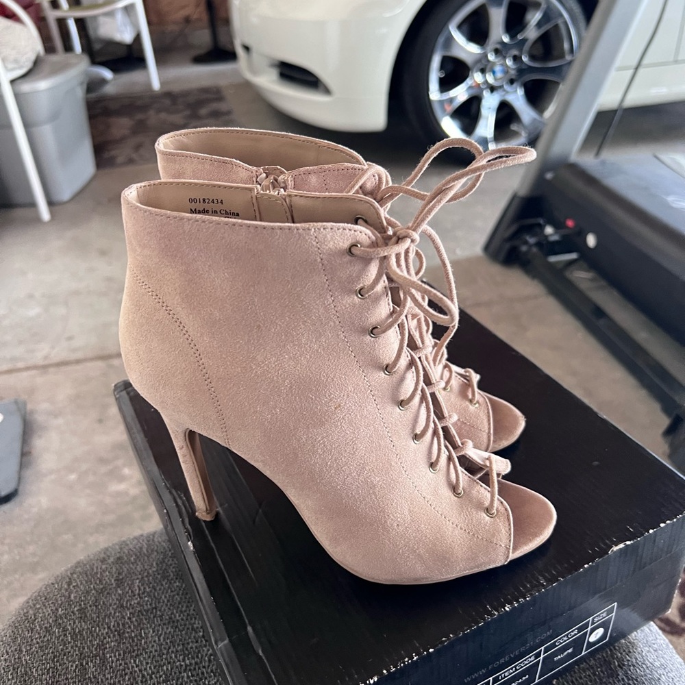 Forever21 high heels like new still on the box